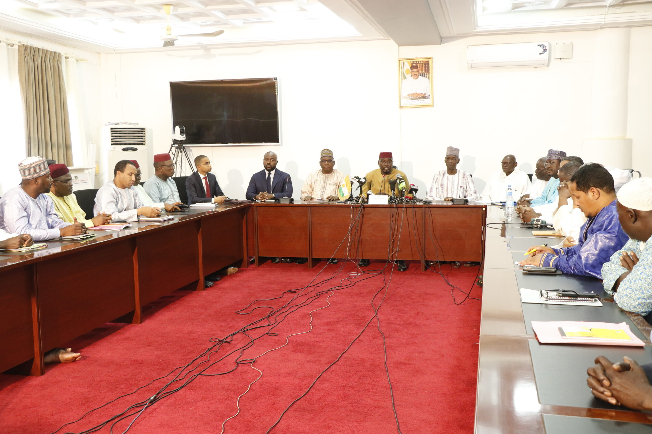Youngpornhd - Hausse du prix du Gasoil : le gouvernement parvient Ã  un accord avec les  syndicats de transport - Niameyinfo