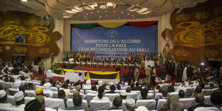 La cérémonie de la signature de l'accord pour la paix et la réconciliation au Mali du 15 mai 2015 à Bamako. Photo MINUSMA/Marco Dormino