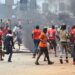 Guinean opposition supporters clash with anti-riot police in Conakry on March 22, 2018.
The police dispersed on March 22 in Conakry a demonstration of the Guinean opposition to demand "the truth of the polls", after February 4 local elections. / AFP PHOTO / CELLOU BINANI