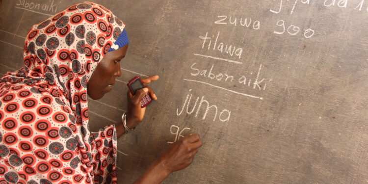 Cour d'alphabétisation à Maradi/Credit: Scott Dobberstein/ USAID/Sahel