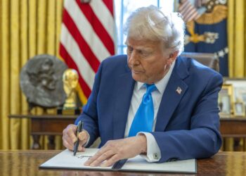 US President Donald J. Trump signs an executive order during a signing ceremony in the Oval Office of the White House in Washington, DC, USA, 04 February 2025.  Later President Trump is hosting his first in-person meeting with another world leader since returning to the White House where he and Prime Minister Netanyahu are set to discuss the Israeli cease-fire with Hamas, Iran?s nuclear program and future arms shipments among other bilateral issues.
Credit: Shawn Thew / Pool via CNP Photo via Newscom/cnpphotos310760/CNP/NEWSCOM/SIPA/2502042322
